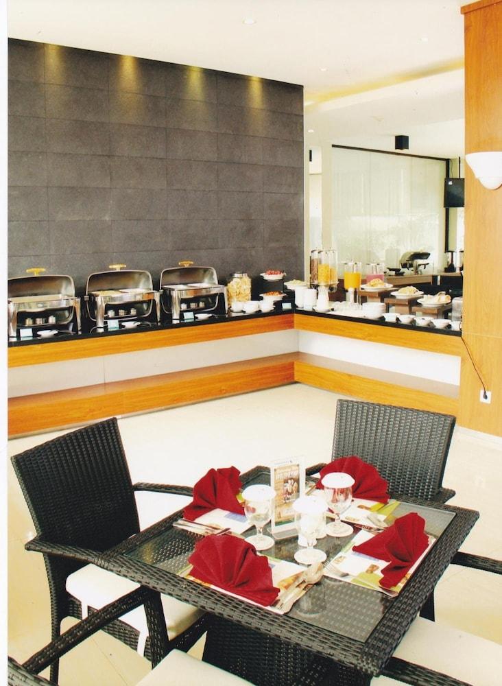 ซาฮิด มูเทียรา การาวาจี Hotel ทังเกอรัง ภายนอก รูปภาพ