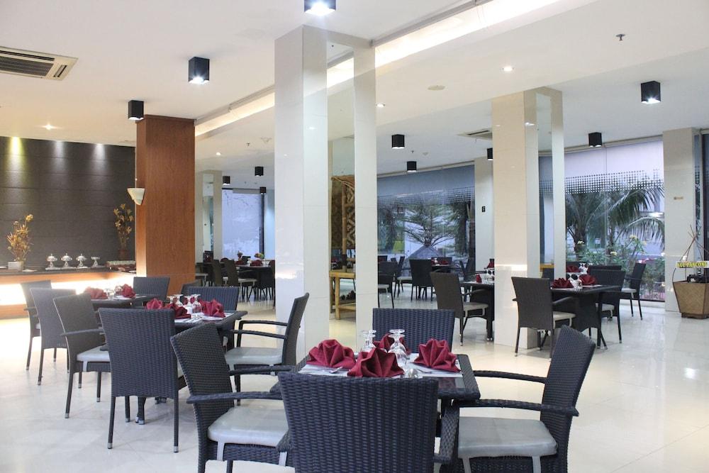 ซาฮิด มูเทียรา การาวาจี Hotel ทังเกอรัง ภายนอก รูปภาพ
