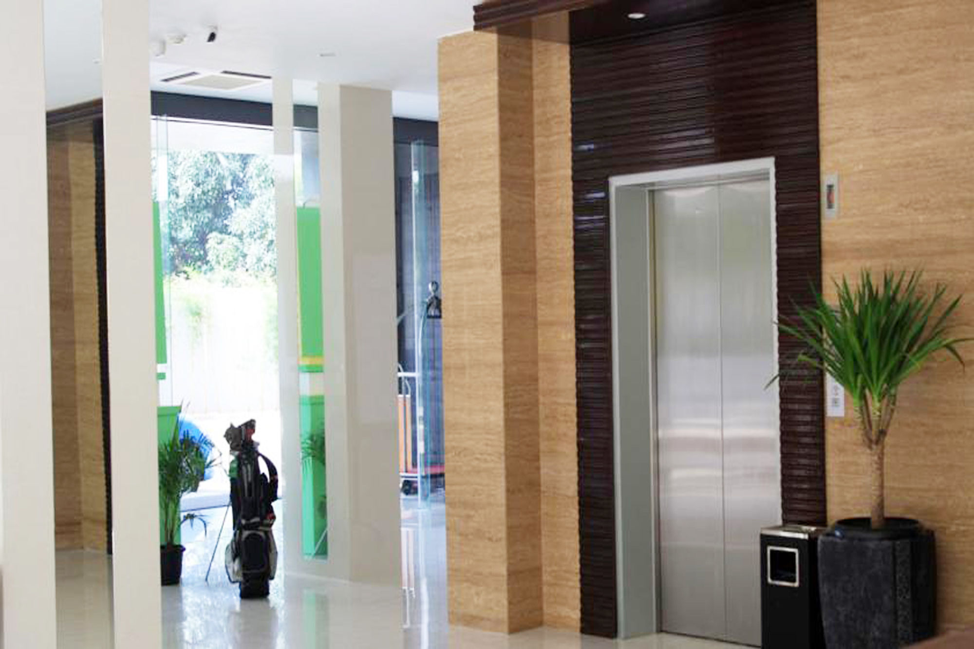 ซาฮิด มูเทียรา การาวาจี Hotel ทังเกอรัง ภายนอก รูปภาพ