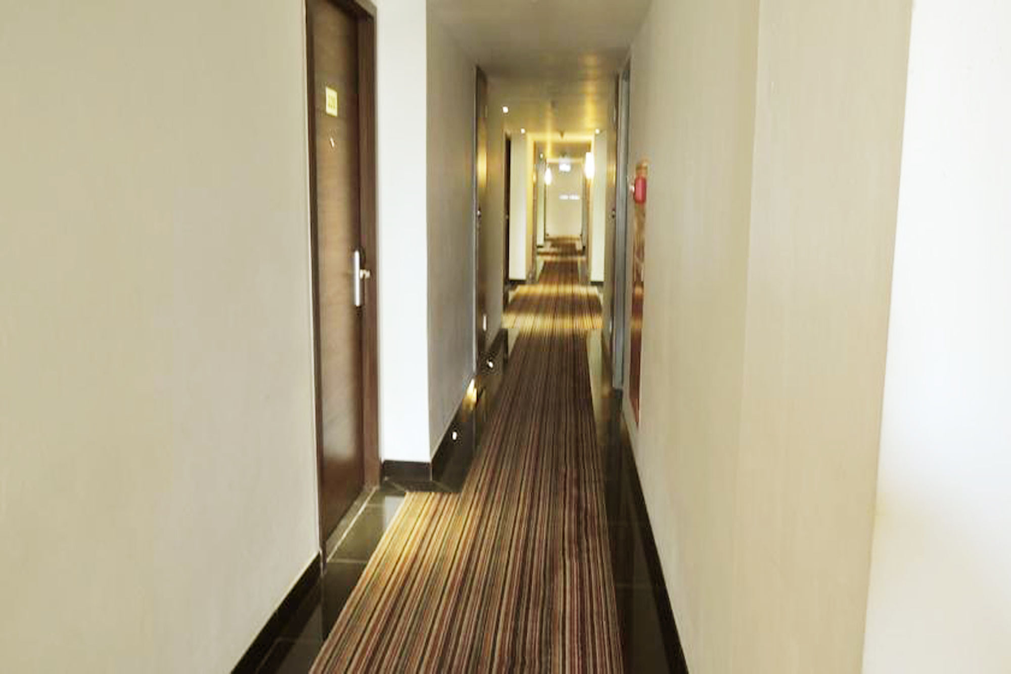 ซาฮิด มูเทียรา การาวาจี Hotel ทังเกอรัง ภายนอก รูปภาพ